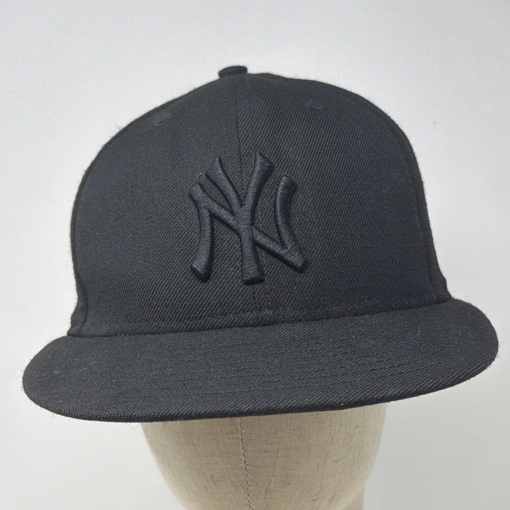 New Era 59FIFTY New York Yankees Black on Black Wool Fitted Hat 7 1/4